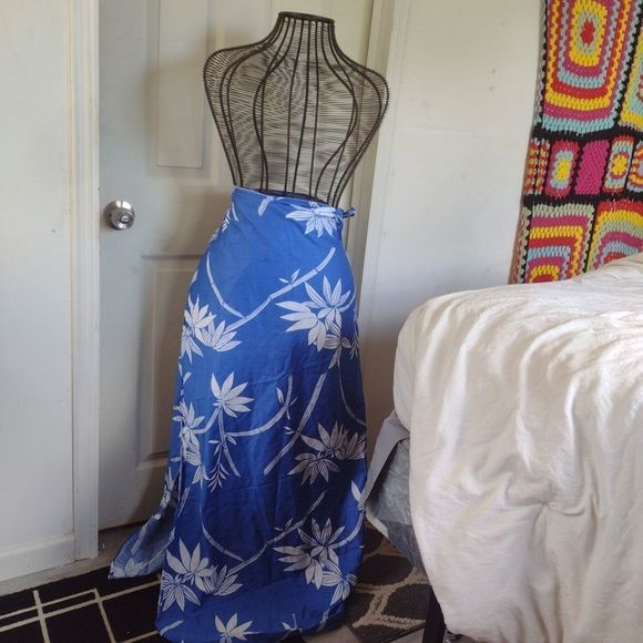 Tropical blue and white tropical palm leaf print wrap skirt one size fits all - Picture 13 of 13